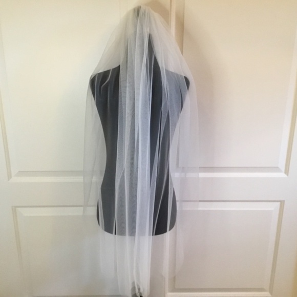 Women’s Wedding Bridal Veil with Comb - Picture 3 of 7